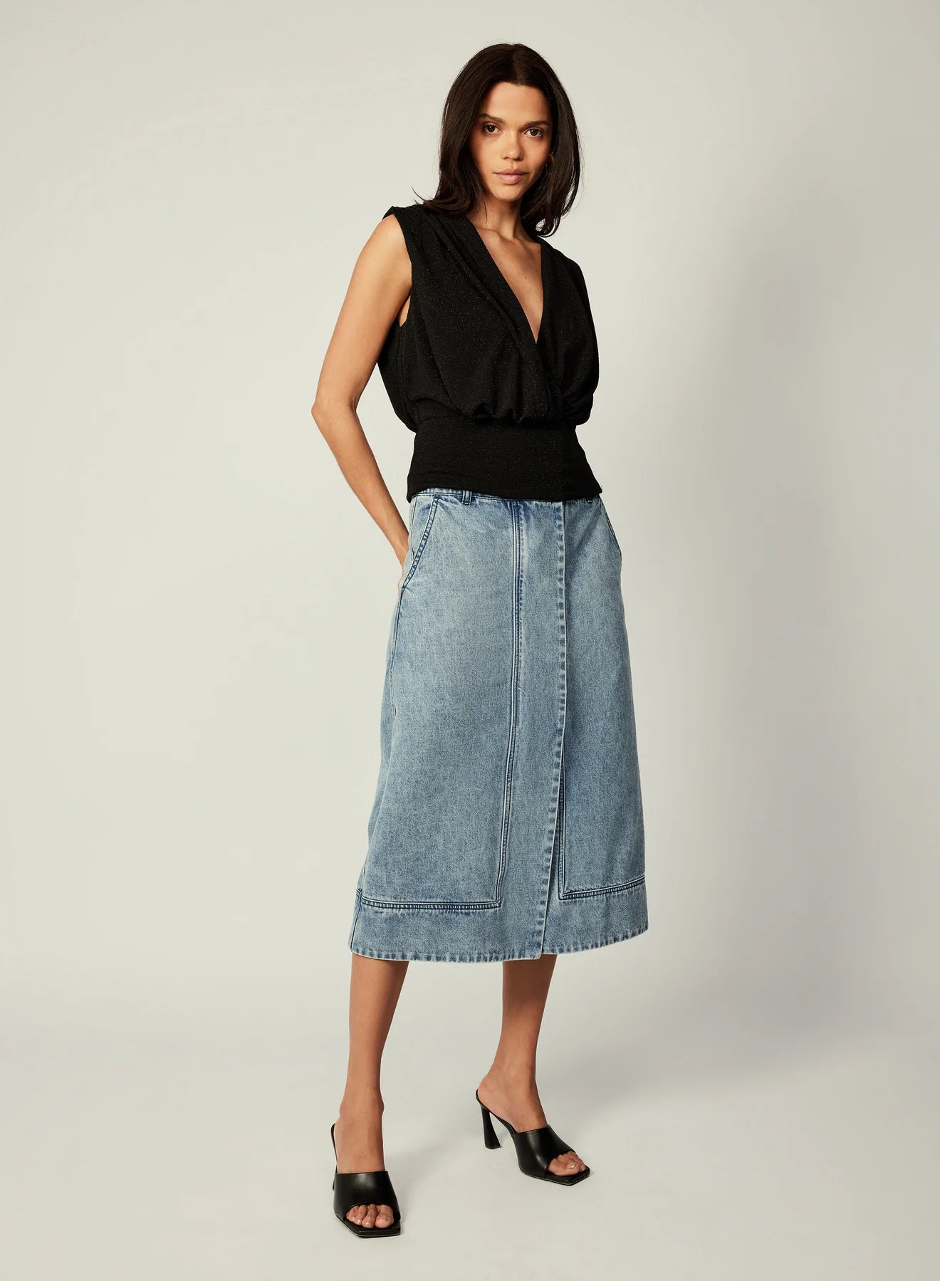 Esmaee Glo Crossover Top - Black